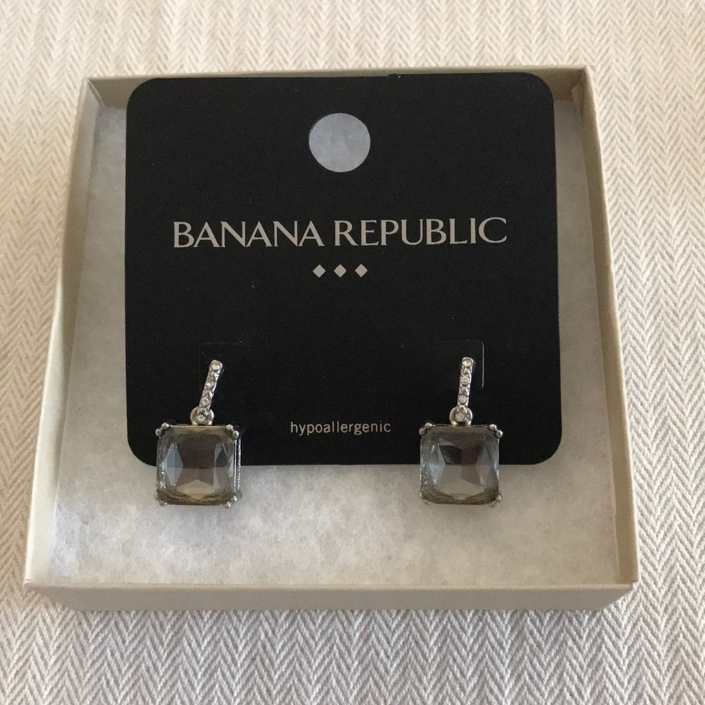 NIB Banana Republic Grey Chrystal Drop Earrings